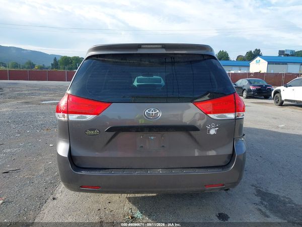 2014 TOYOTA SIENNA L V6 7 PASSENGER — I119