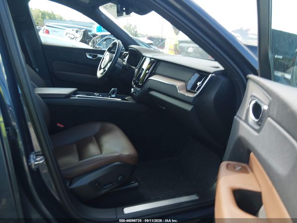 2022 VOLVO XC60 B5 MOMENTUM — I5