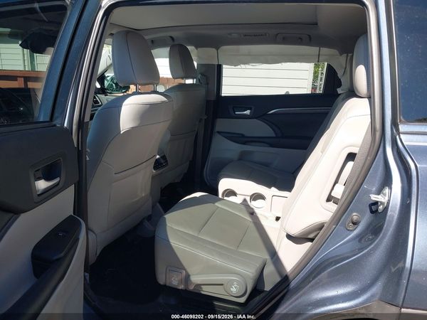 2018 TOYOTA HIGHLANDER LIMITED PLATINUM — I8