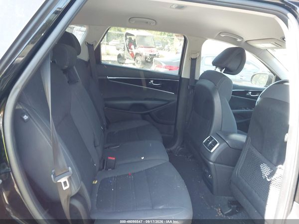 2016 KIA SORENTO 2.4L LX — I8