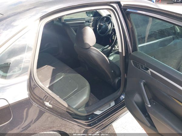 2017 VOLKSWAGEN PASSAT 1.8T R-LINE — I5