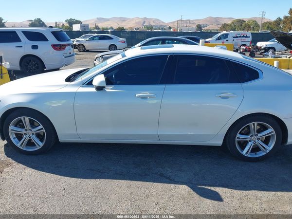 2017 VOLVO S90 T5 MOMENTUM — I117