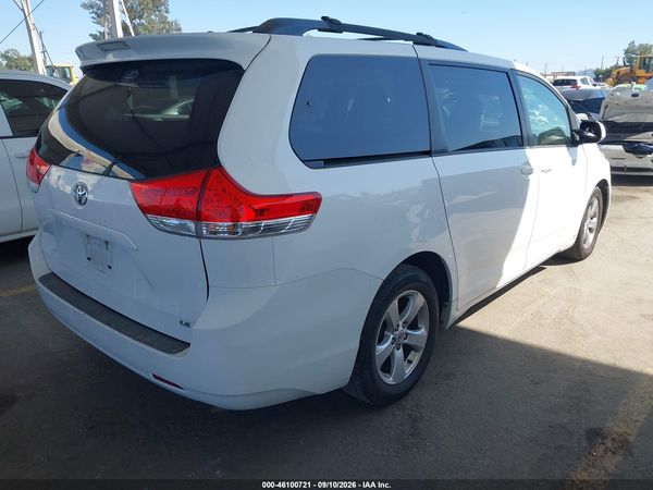 2012 TOYOTA SIENNA LE V6 8 PASSENGER — I4
