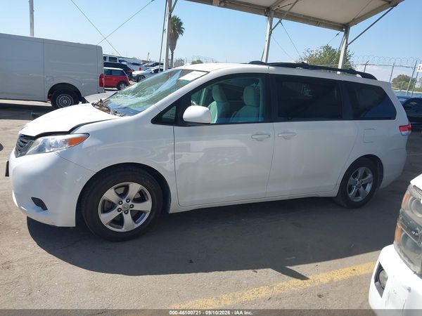 2012 TOYOTA SIENNA LE V6 8 PASSENGER — I117