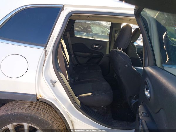 2016 JEEP CHEROKEE LATITUDE — I8