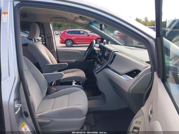 2017 TOYOTA SIENNA LE 8 PASSENGER — I5
