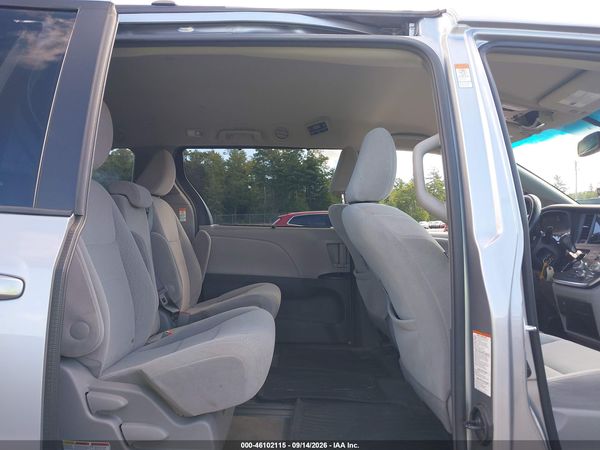2017 TOYOTA SIENNA LE 8 PASSENGER — I8