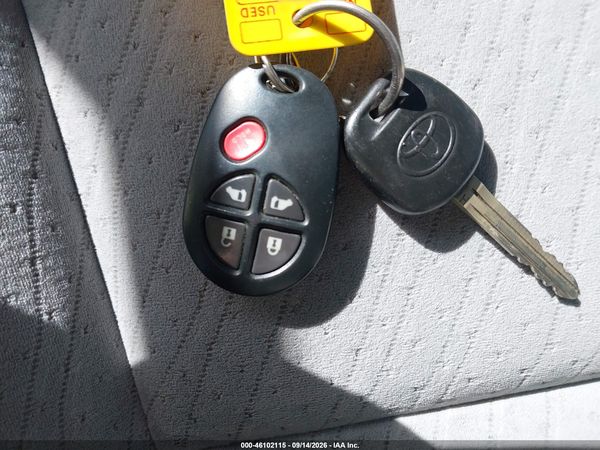 2017 TOYOTA SIENNA LE 8 PASSENGER — I11