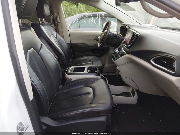 2022 CHRYSLER PACIFICA TOURING L — I5