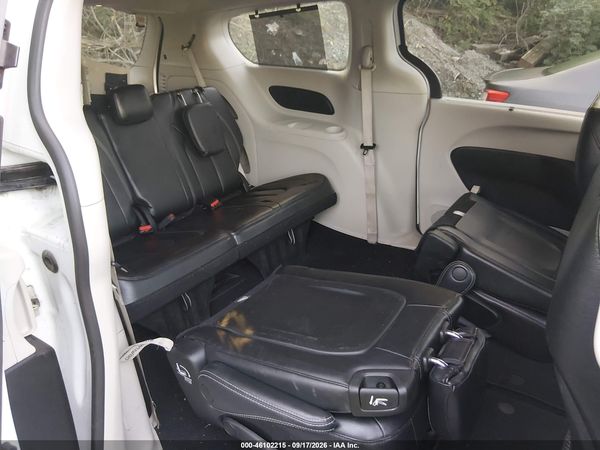 2022 CHRYSLER PACIFICA TOURING L — I8