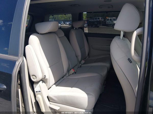 2016 KIA SEDONA LX — I8