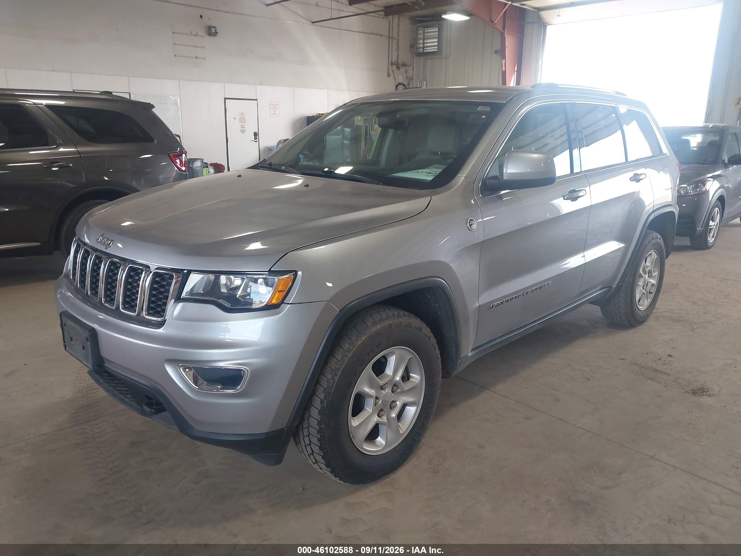 2017 JEEP GRAND CHEROKEE LAREDO 4X4 — I2