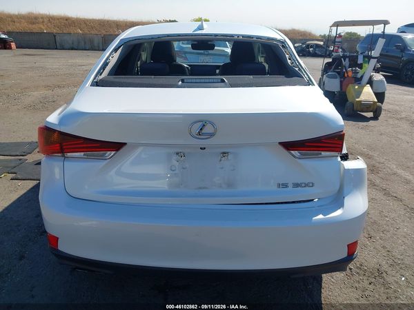 2019 LEXUS IS 300 — I119