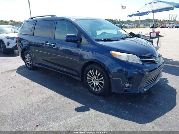 2018 TOYOTA SIENNA XLE PREMIUM 8 PASSENGER — I1