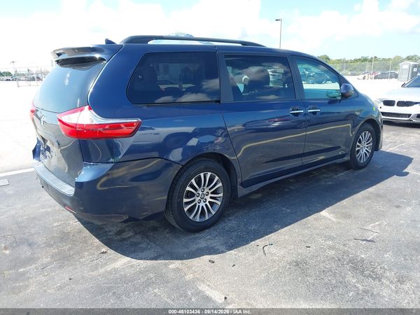2018 TOYOTA SIENNA XLE PREMIUM 8 PASSENGER — I4