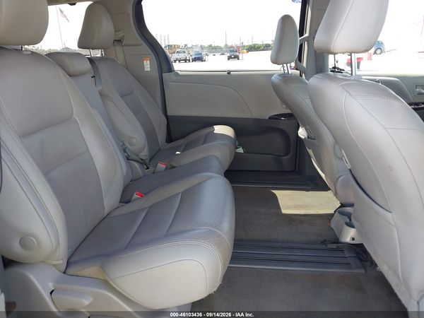 2018 TOYOTA SIENNA XLE PREMIUM 8 PASSENGER — I8