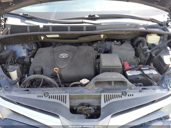 2018 TOYOTA SIENNA XLE PREMIUM 8 PASSENGER — I10