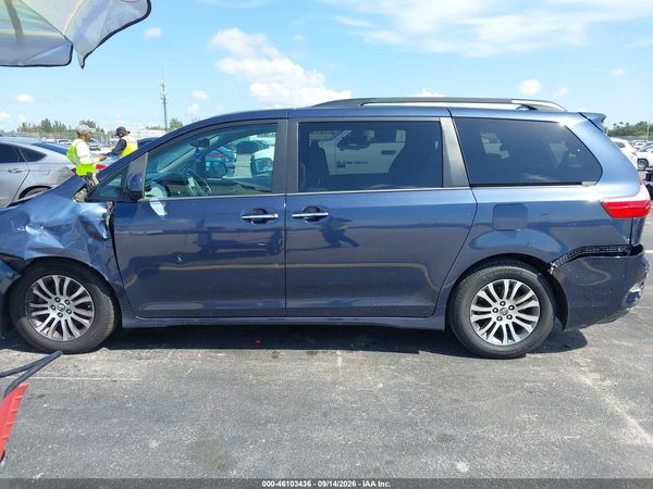 2018 TOYOTA SIENNA XLE PREMIUM 8 PASSENGER — I117