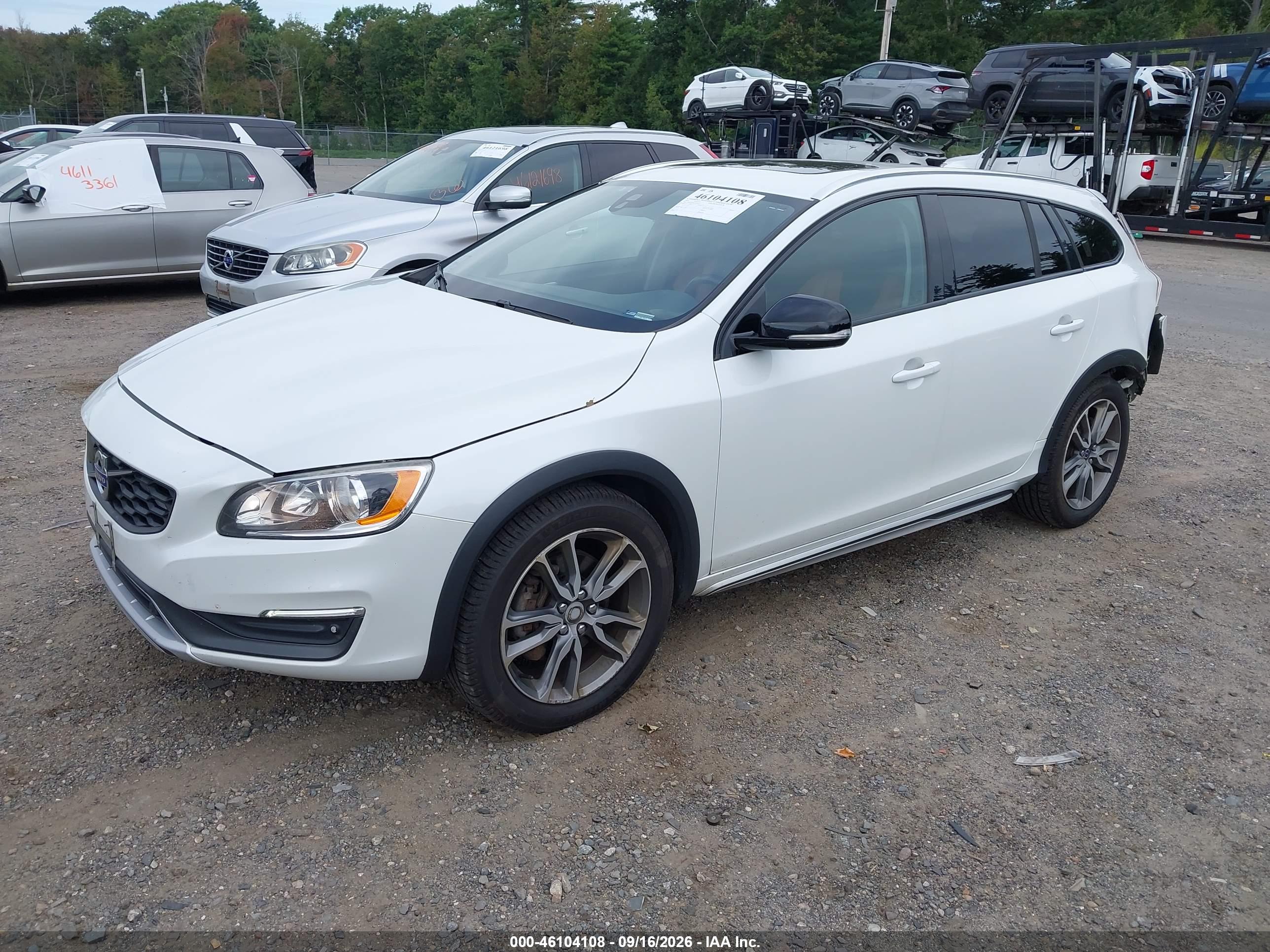 2016 VOLVO V60 CROSS COUNTRY T5 — I2