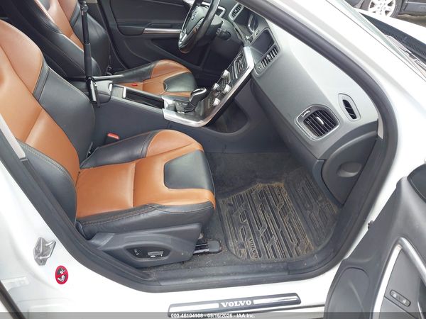 2016 VOLVO V60 CROSS COUNTRY T5 — I5