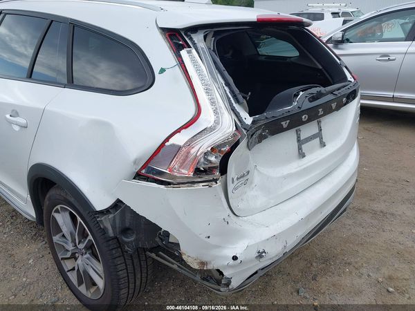 2016 VOLVO V60 CROSS COUNTRY T5 — I152