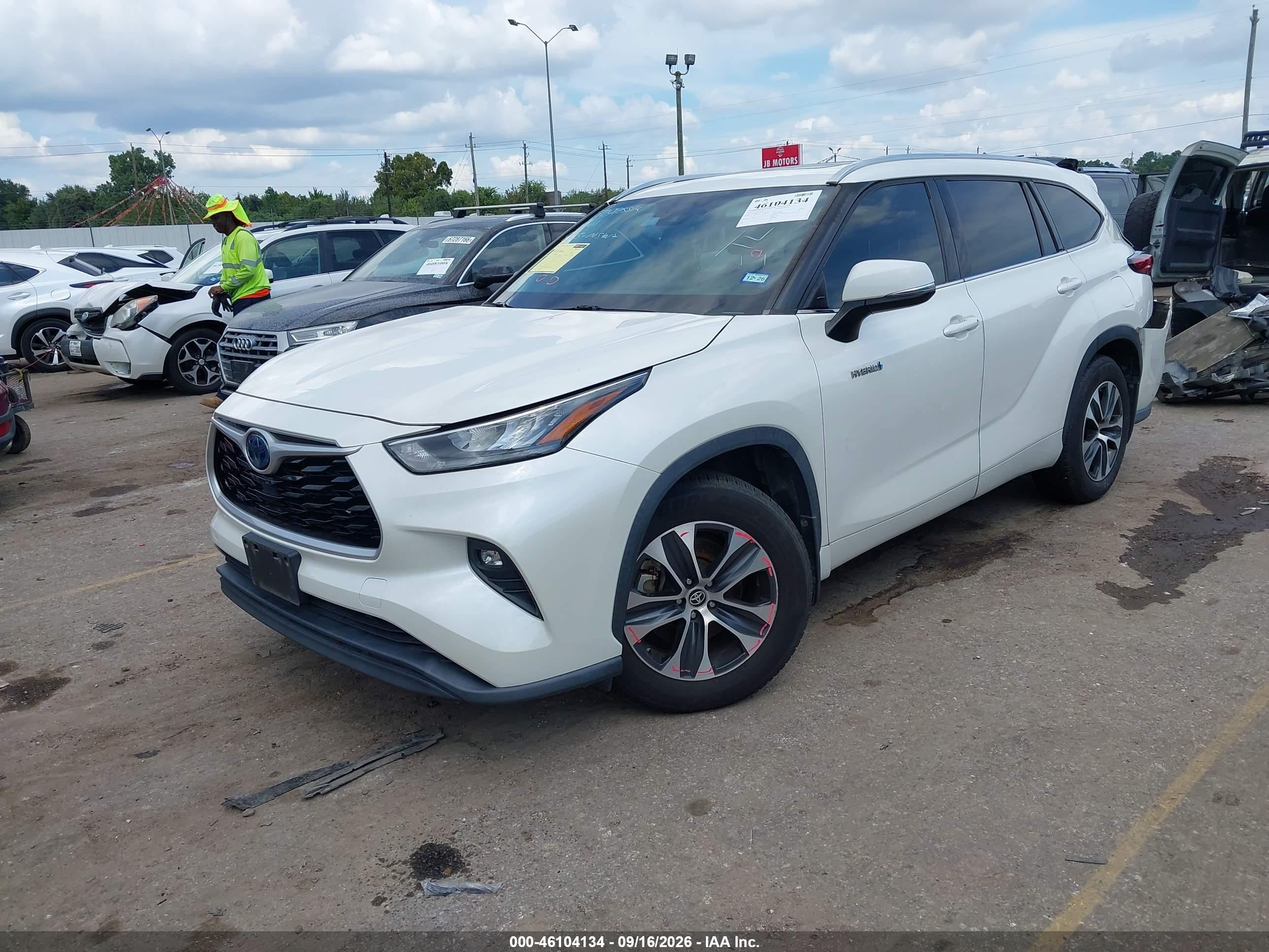 2020 TOYOTA HIGHLANDER HYBRID XLE — I2