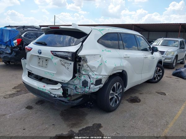 2020 TOYOTA HIGHLANDER HYBRID XLE — I4