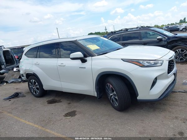 2020 TOYOTA HIGHLANDER HYBRID XLE — I116