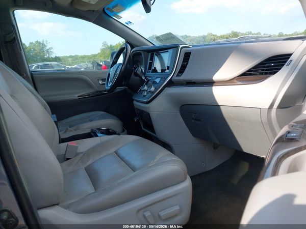 2017 TOYOTA SIENNA XLE 8 PASSENGER — I5