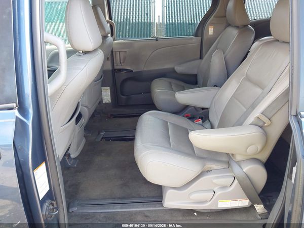 2017 TOYOTA SIENNA XLE 8 PASSENGER — I8