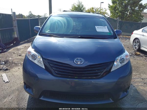 2017 TOYOTA SIENNA XLE 8 PASSENGER — I115