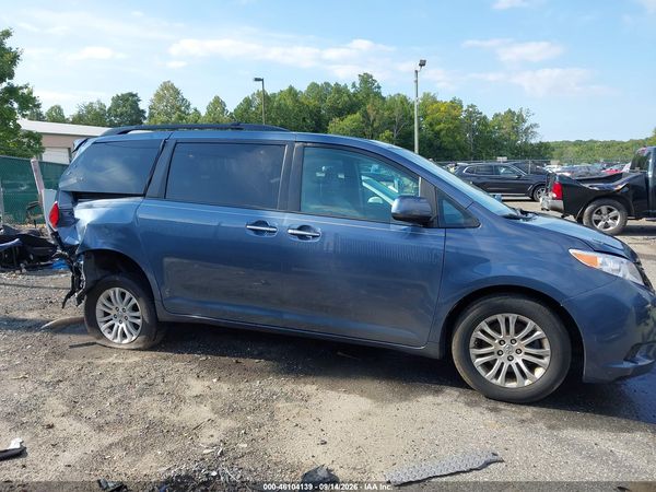 2017 TOYOTA SIENNA XLE 8 PASSENGER — I116