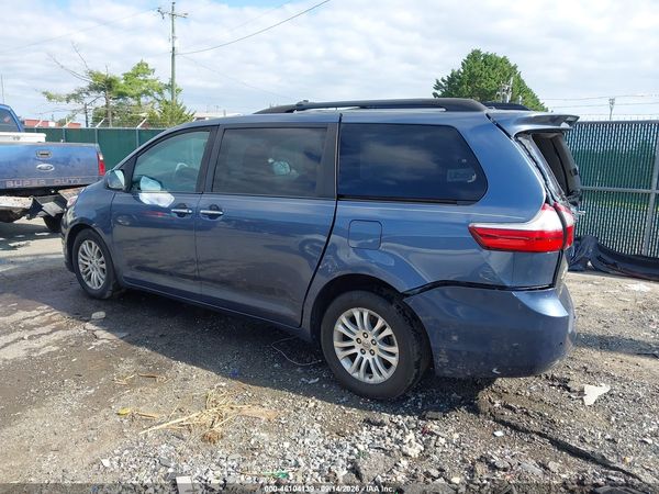 2017 TOYOTA SIENNA XLE 8 PASSENGER — I117