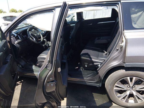2016 TOYOTA HIGHLANDER XLE V6 — I8