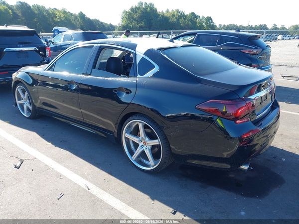 2017 INFINITI Q70 3.7 — I3