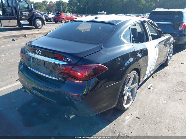 2017 INFINITI Q70 3.7 — I4