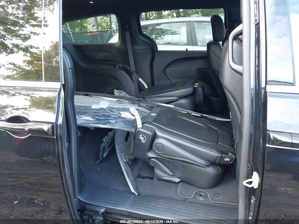 2027 CHRYSLER PACIFICA Select — I8
