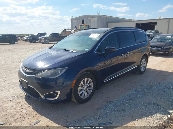 2017 CHRYSLER PACIFICA — I2