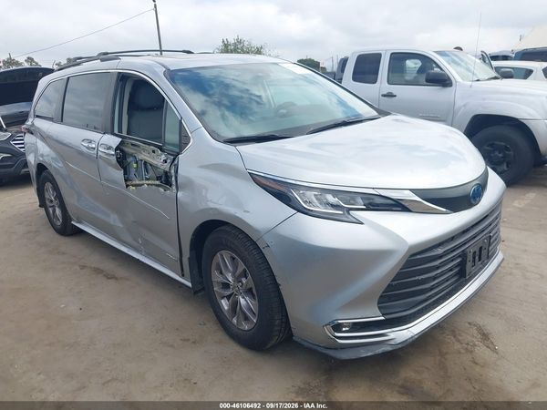 2021 TOYOTA SIENNA XLE — I1