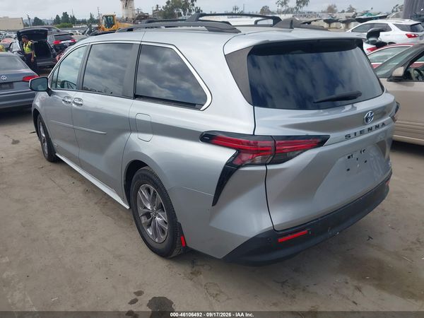 2021 TOYOTA SIENNA XLE — I3