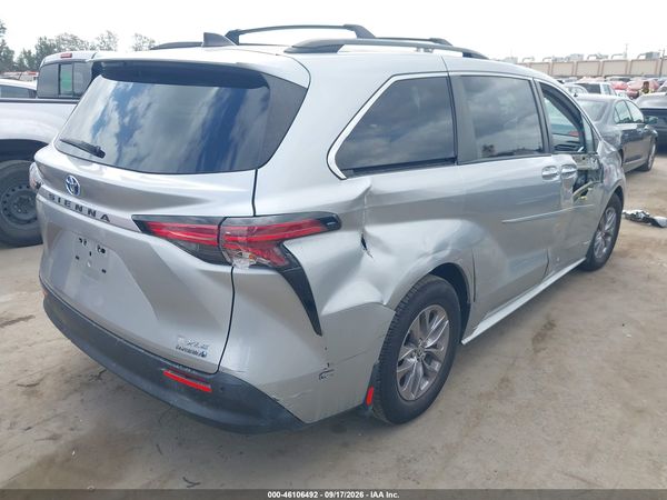 2021 TOYOTA SIENNA XLE — I4
