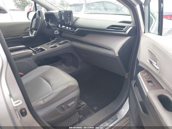 2021 TOYOTA SIENNA XLE — I5