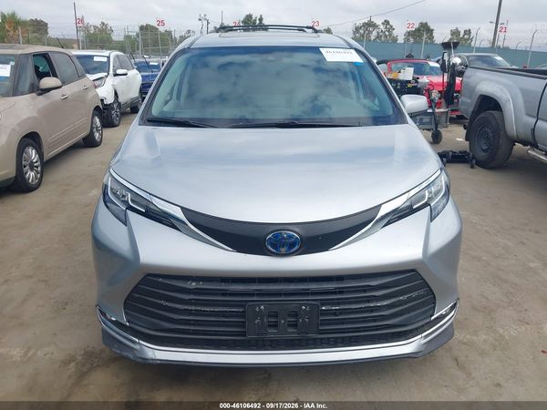 2021 TOYOTA SIENNA XLE — I115
