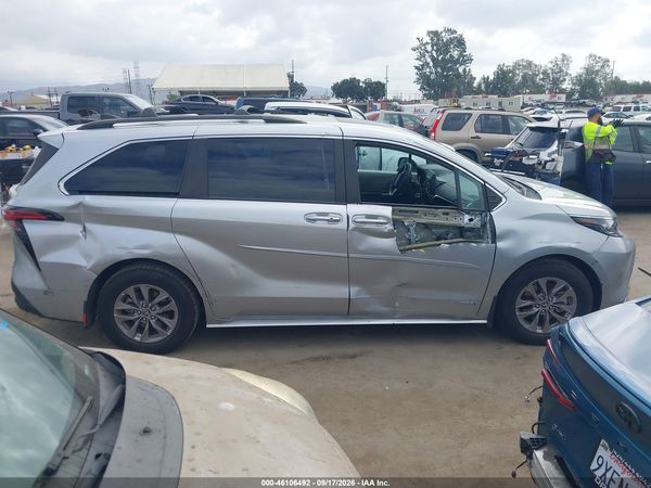 2021 TOYOTA SIENNA XLE — I116