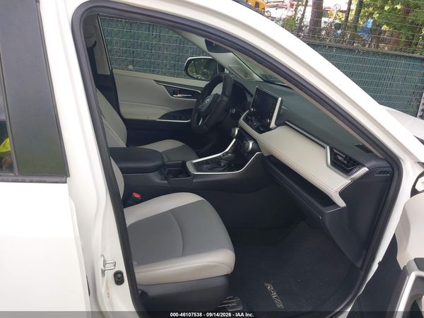 2019 TOYOTA RAV4 XLE PREMIUM — I5