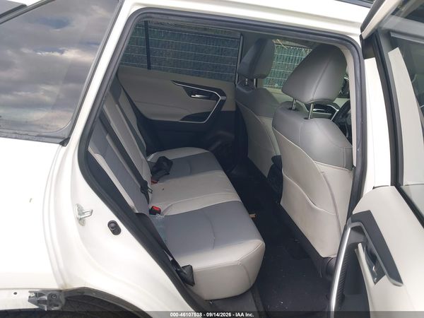 2019 TOYOTA RAV4 XLE PREMIUM — I8