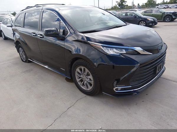 2021 TOYOTA SIENNA XLE — I1