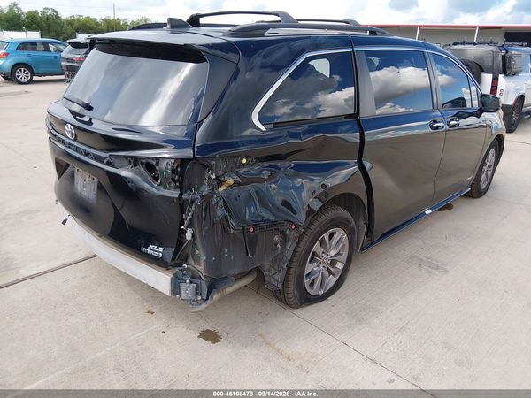 2021 TOYOTA SIENNA XLE — I4