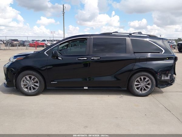 2021 TOYOTA SIENNA XLE — I117