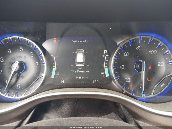 2019 CHRYSLER PACIFICA TOURING L — I7